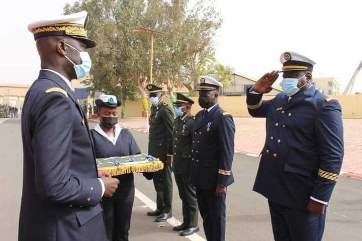 Remise de décorations et de distinctions.