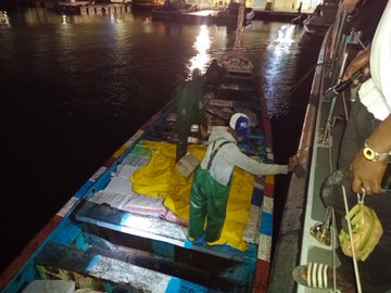 Pirogue avec son cargaison