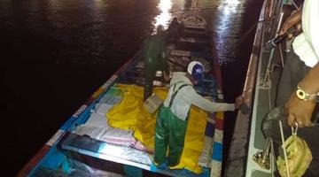 Pirogue avec son cargaison